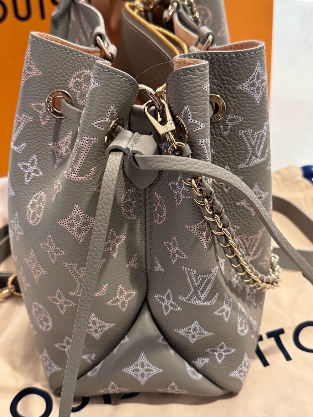 Louis Vuitton Mahina Bella Tote Flight Mode M23395 Authentic - Picture 10 of 11